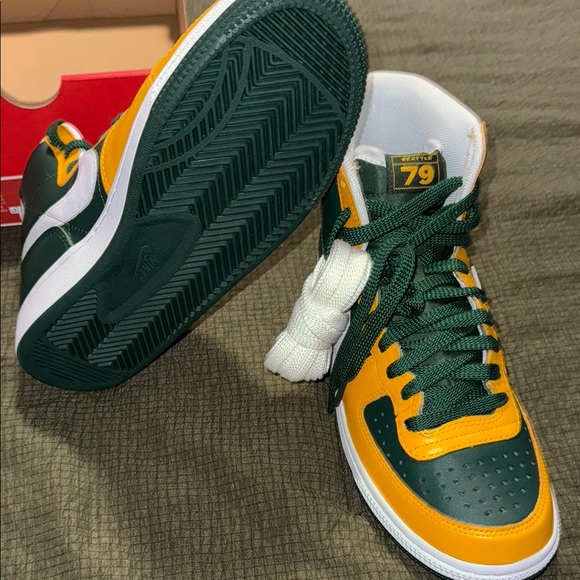 Nike Green and Yellow High-Top Sneakers - Picture 3 of 6